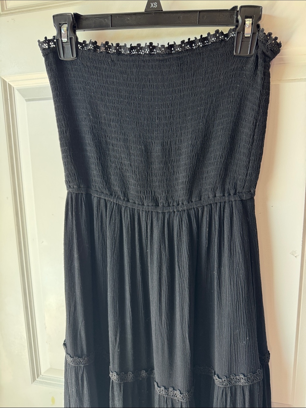 Elegant Black Strapless Maxi Dress with Crochet Panels - Picture 5 of 5